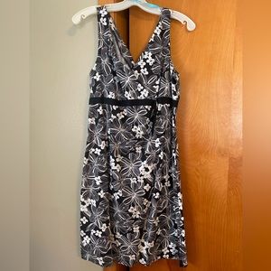 Black & white sleeveless dress size 13